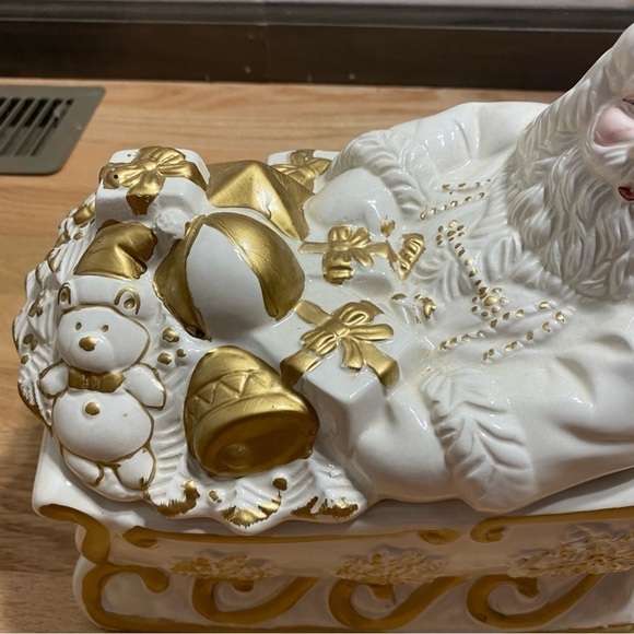 Vintage Santa Clause in Sleigh Cookie Jar World Bazaars White Cold Ivory Ceramic - Picture 4 of 12